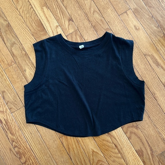 Alo Echo Tee in Black - Picture 3 of 7